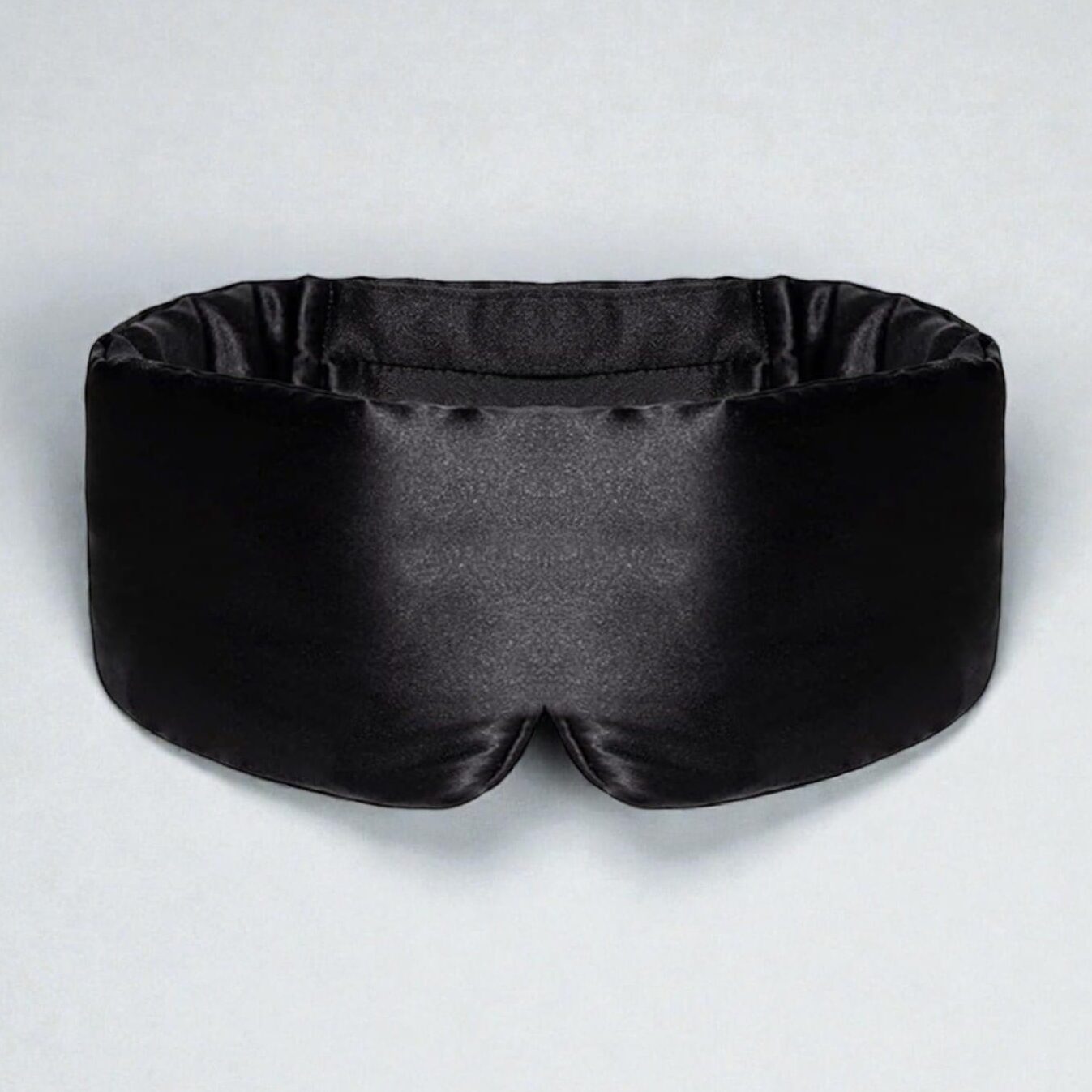 Sovemaske i 100 prosent silke som blokkerer lys, er skånsom mot hud og gir bedre søvnkvalitet